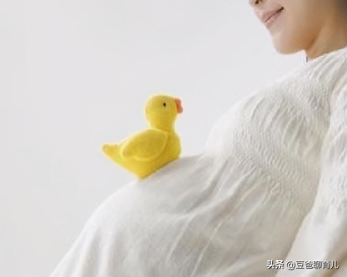 刘诗诗夫妻带儿子游玩，吴奇隆已显老，网友：