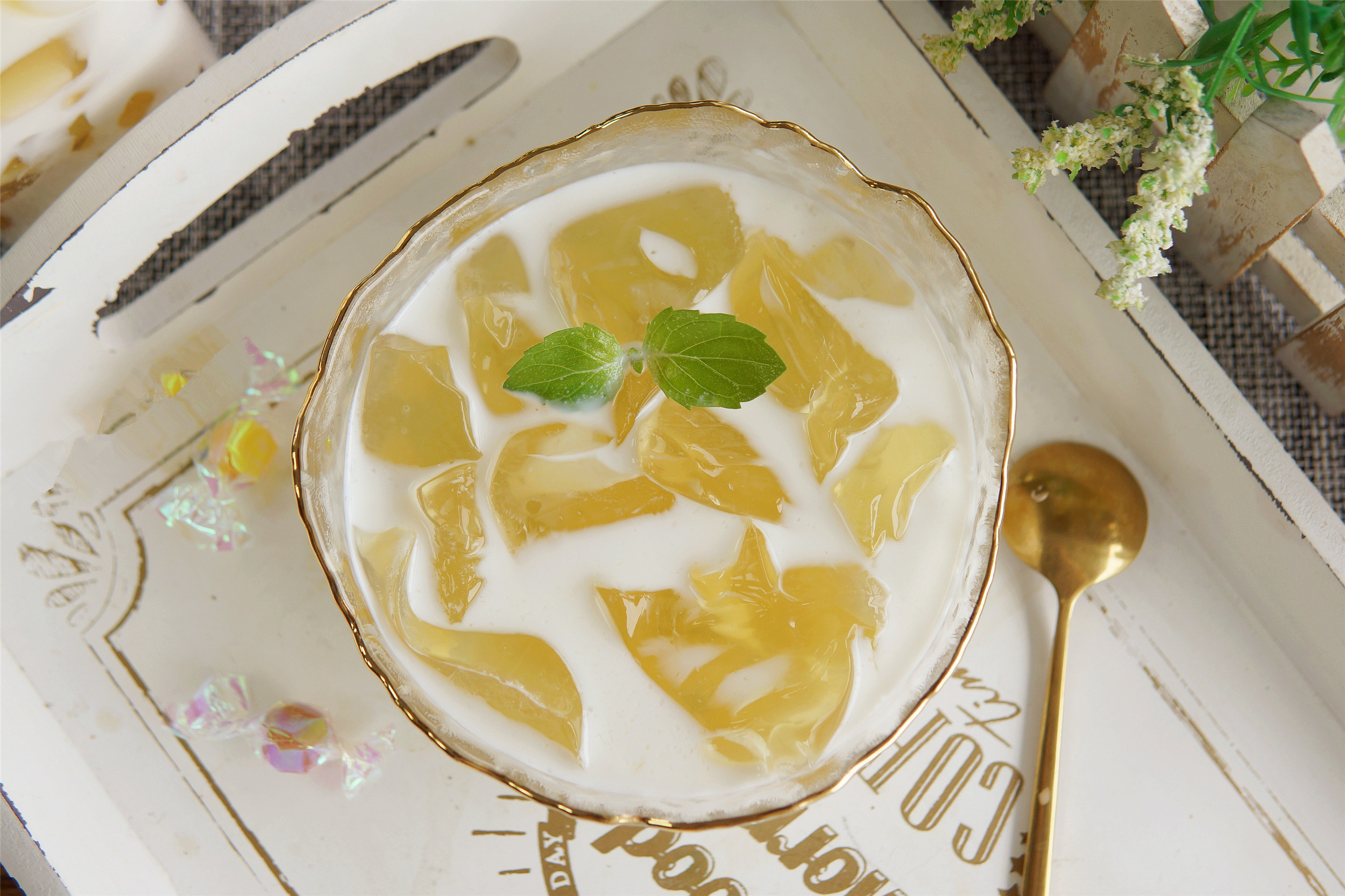 1个鸭梨1包奶，教你做“梨撞奶”，冻一冻，解暑冰爽好喝到飞起