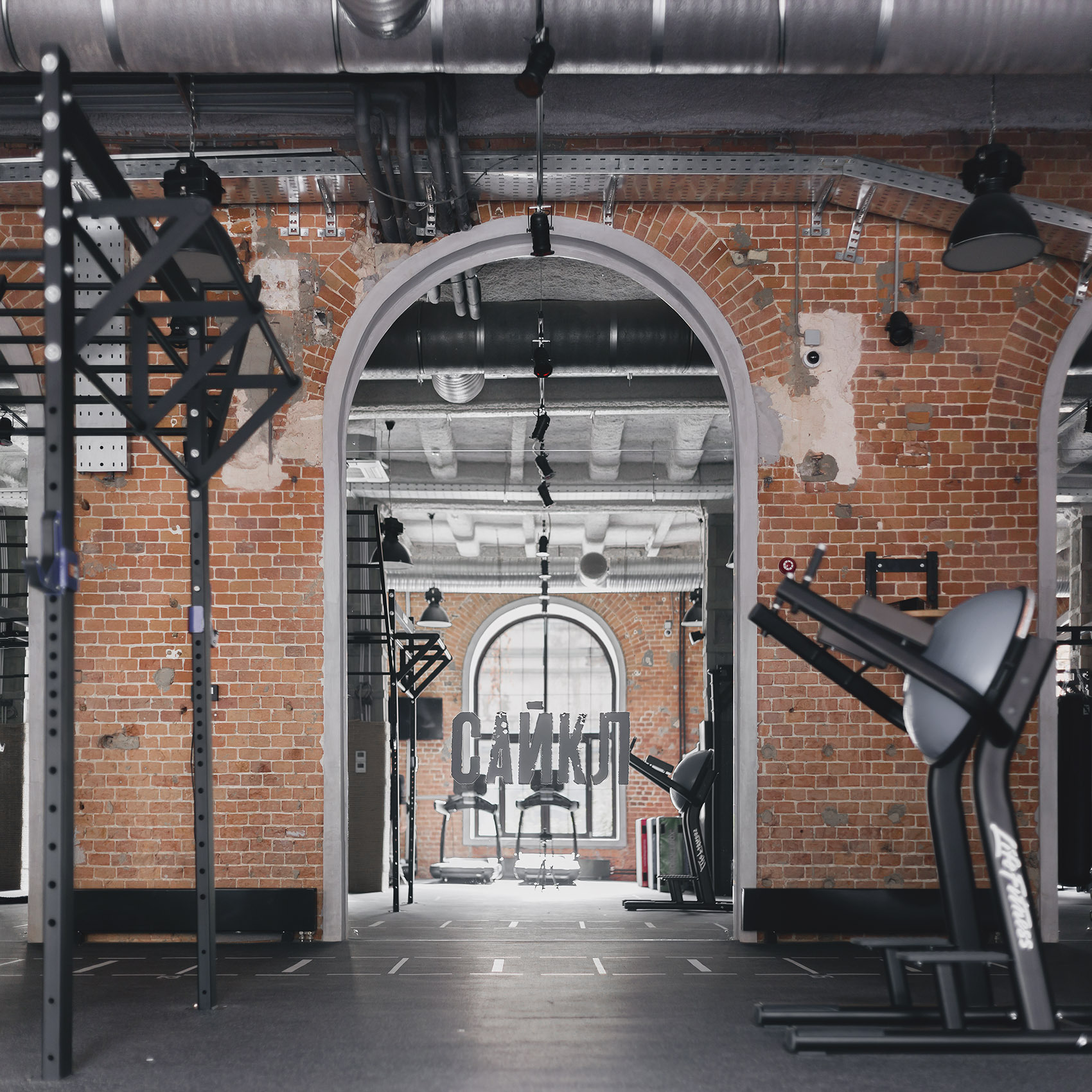 紡織工廠變身健身俱樂部，設計讓空間煥然一新