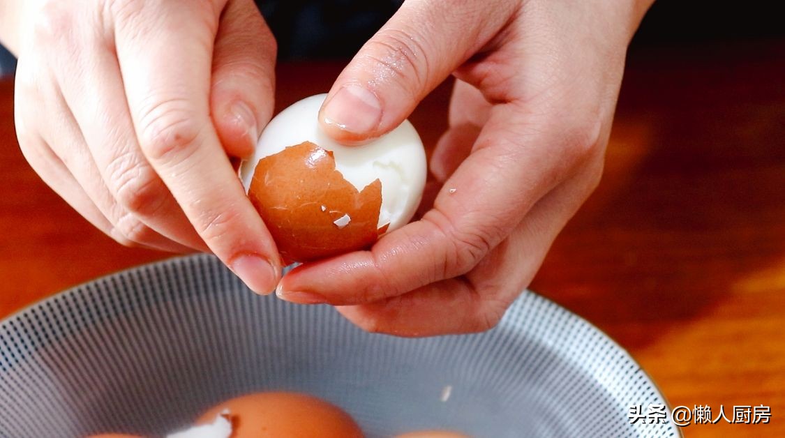 過年吃點不一樣的，用可樂雞翅的做法做雞蛋，酥酥的表皮，超好吃