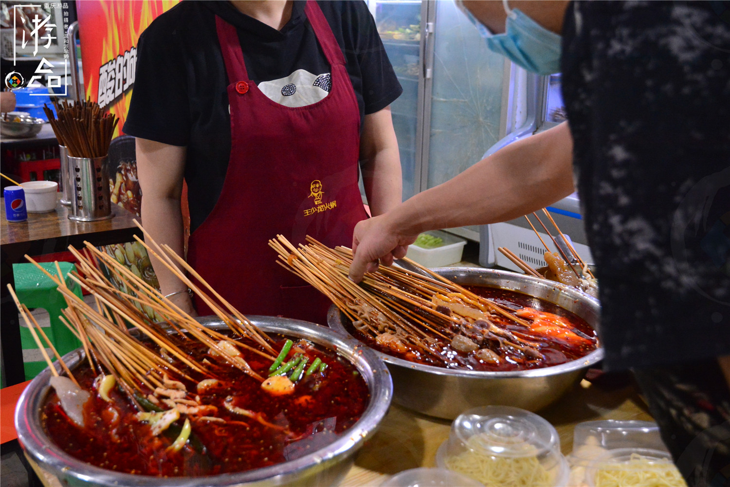 重庆地下商场的套路：砍价要从1折开始，试穿不买会被甩脸色