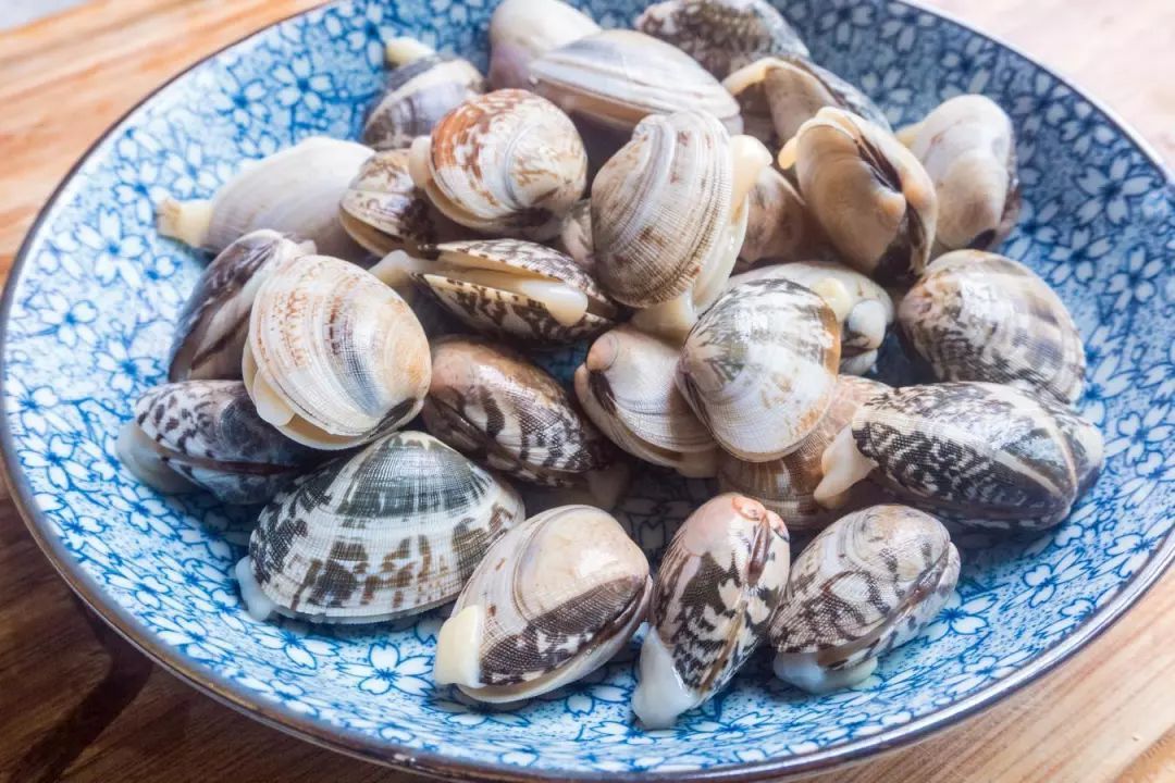 这才是爆炒花蛤的正确做法！花蛤吐沙干净没腥味，3斤不够吃