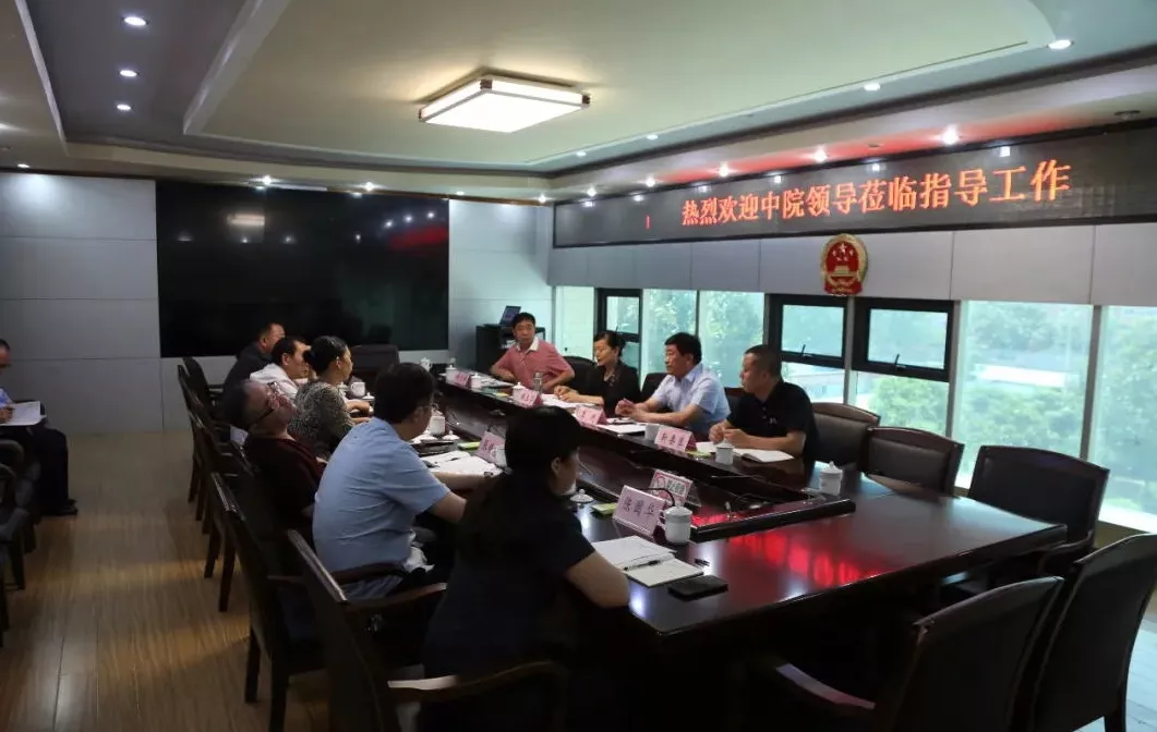 许昌中院院长韩玉芬到襄城县法院调研指导扫黑除恶工作