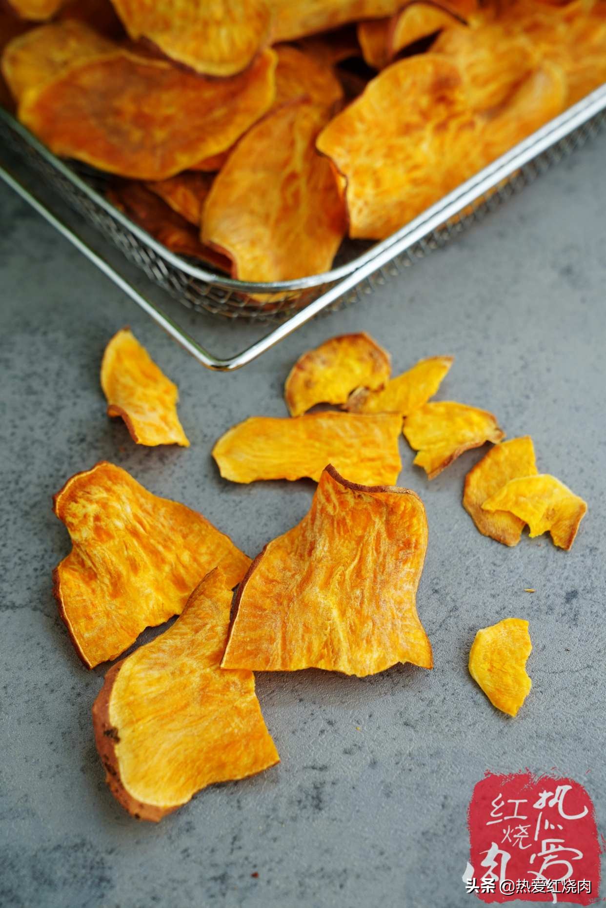 红薯的这个做法你一定要试试，又甜又脆嚼着咯吱吱，非油炸更健康
