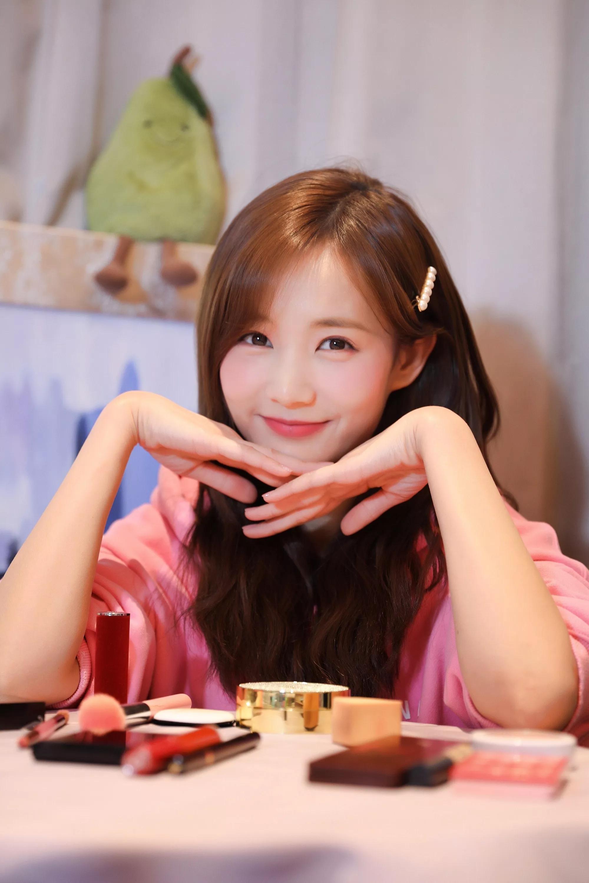 Li Yitong: Photo atlas