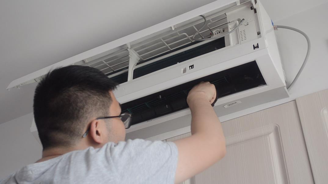 空調清洗不需要找師傅，教你清洗空調的簡單方法，省錢又省力