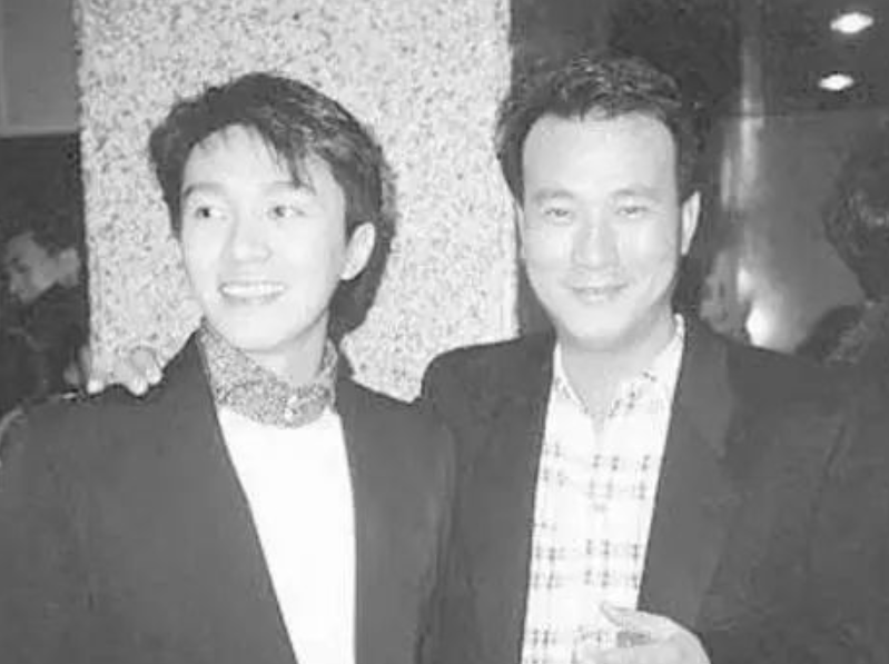 68岁李修贤罕现身，脸圆发福老年斑明显，曾帅到与周润发齐名