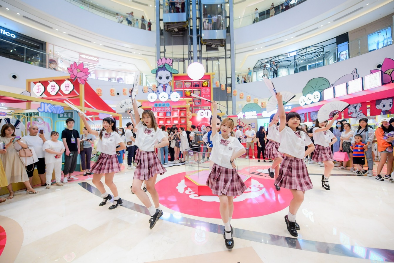 2021凯德“花YOUNG乐享季”破壁“次元世界”