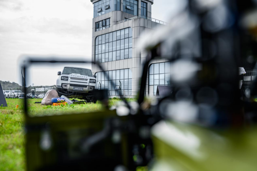 FJ酷路泽的价格，居然就能买到这款豪华品牌3.0T三门越野车