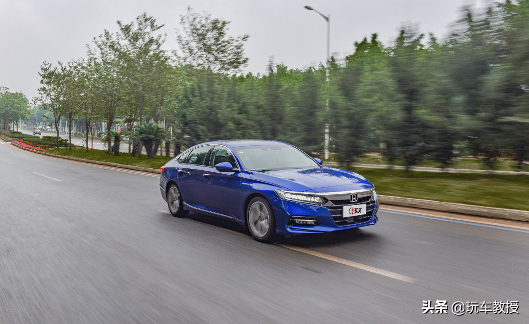 真要掏钱买豪车，实际落地到底比普通车型车差多少？