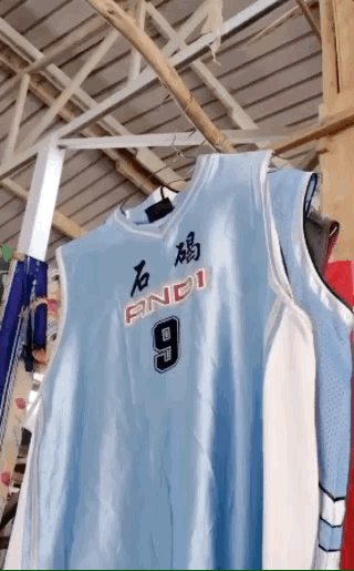 非洲黑人最时髦的衣服，可能是你扔掉的二手货