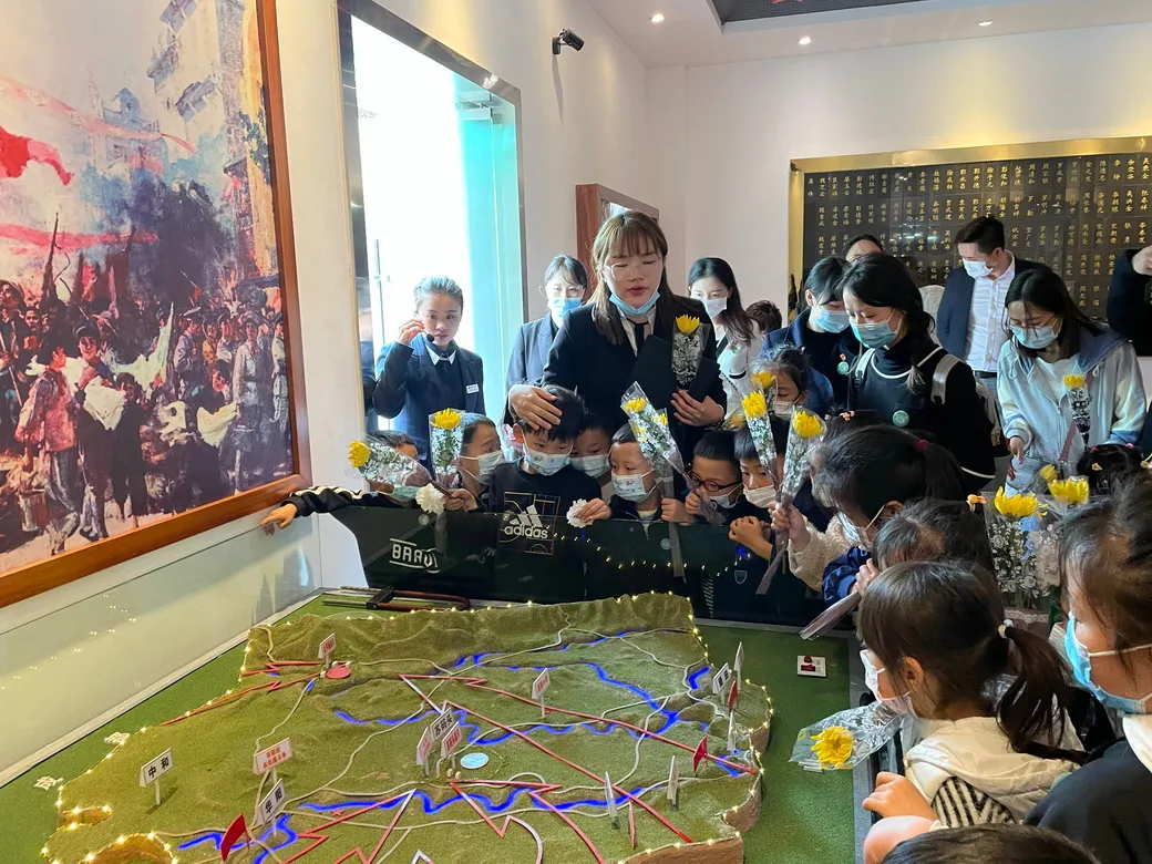 天府新区华阳幼儿园及第十二幼儿园清明节祭扫革命烈士陵园活动