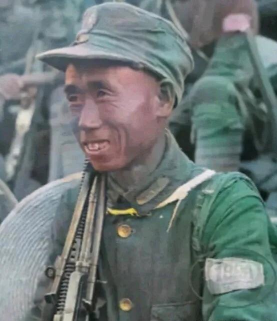 ��ʵ�İ�·����һ���ɫ��Ƭ��Ŀ����棬ɱ������