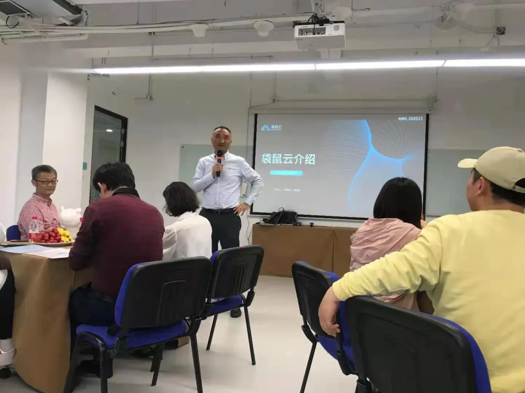 河海大学MBA上善若水班同学走进袋鼠云和网易