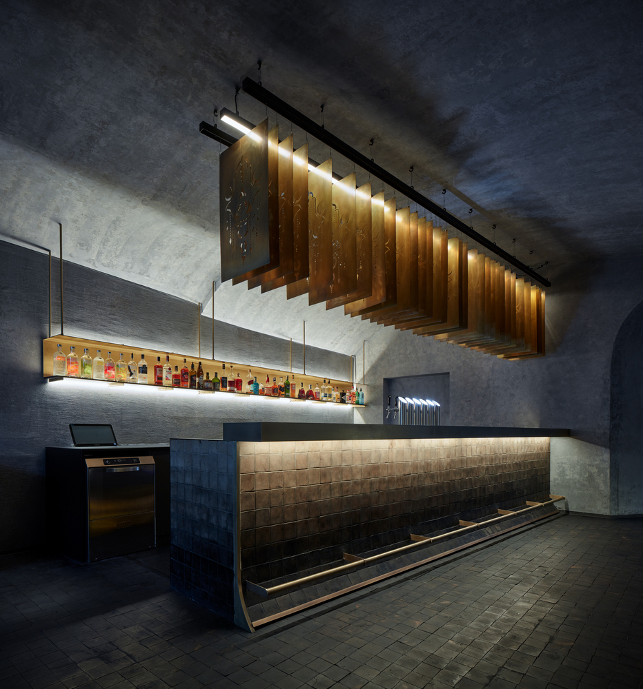 酒吧夜店俱樂部設計，精美的燈飾營造出別樣的空間氛圍