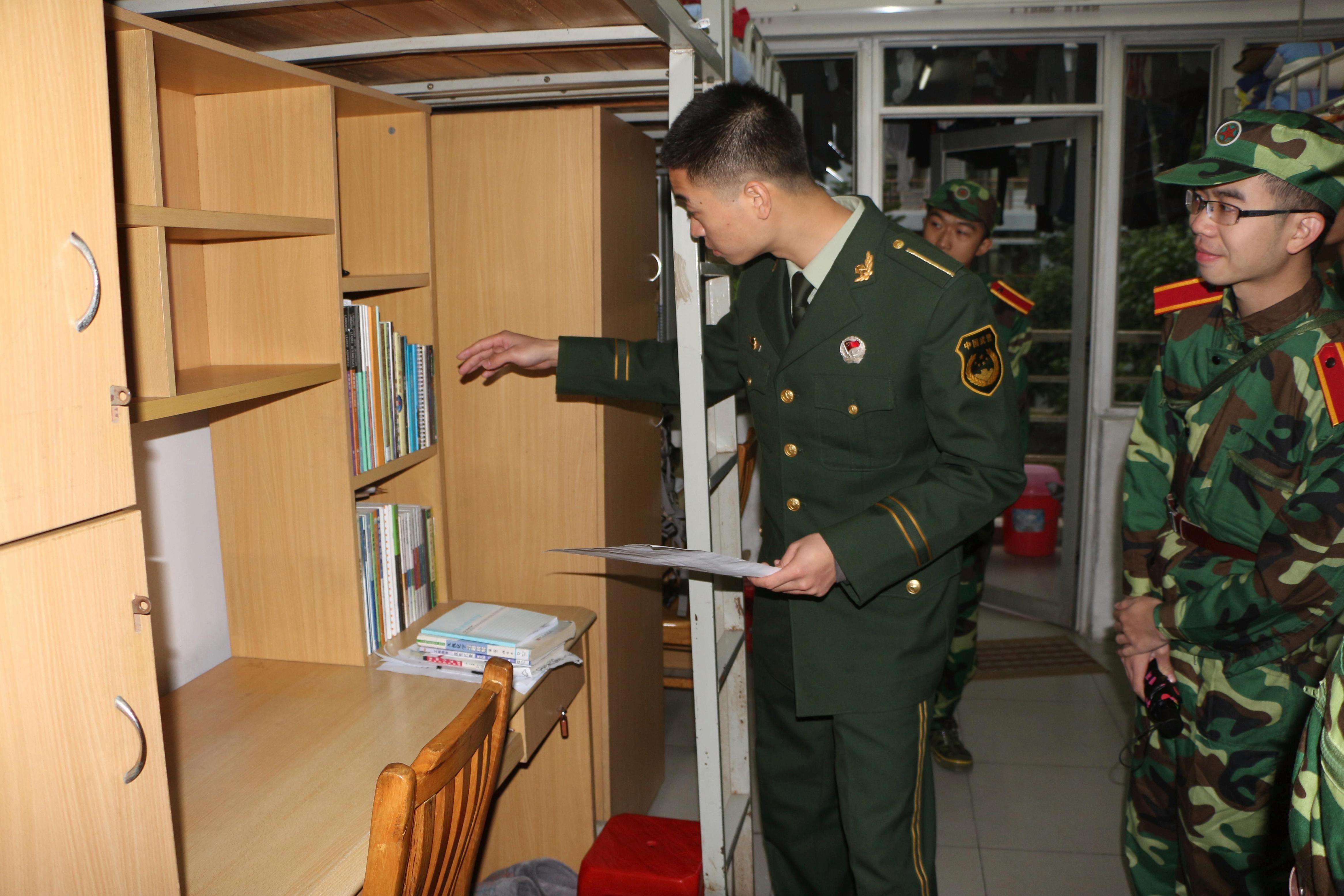 中国军人叠的被子就像“豆腐块”，那么印度士