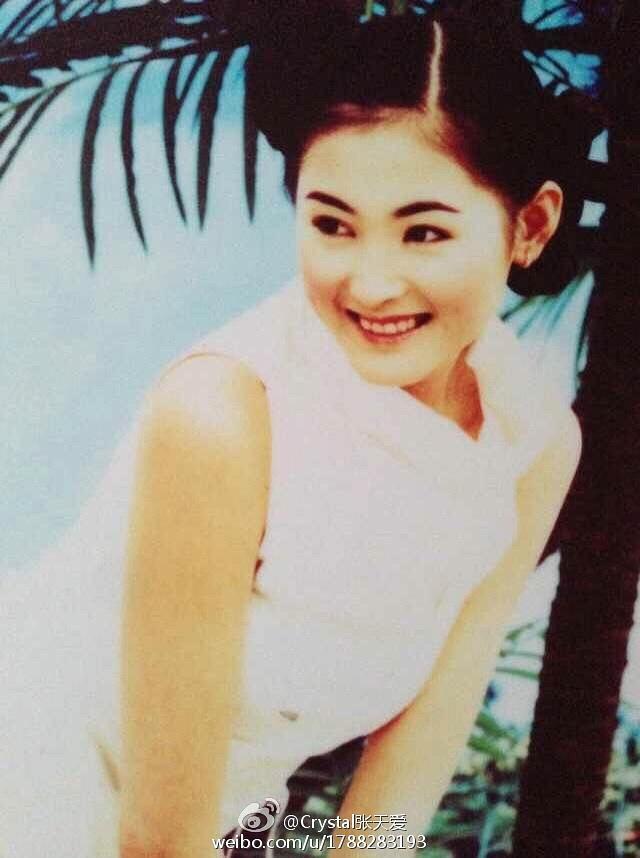 当红小花旧照，双下巴胖妞的逆袭太真实，卸妆