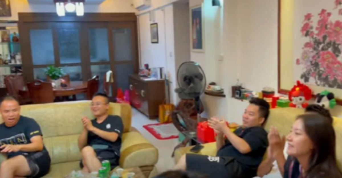 林丹4岁儿子太调皮！拿谢杏芳3万名牌包乱涂鸦，教育方式被狂赞