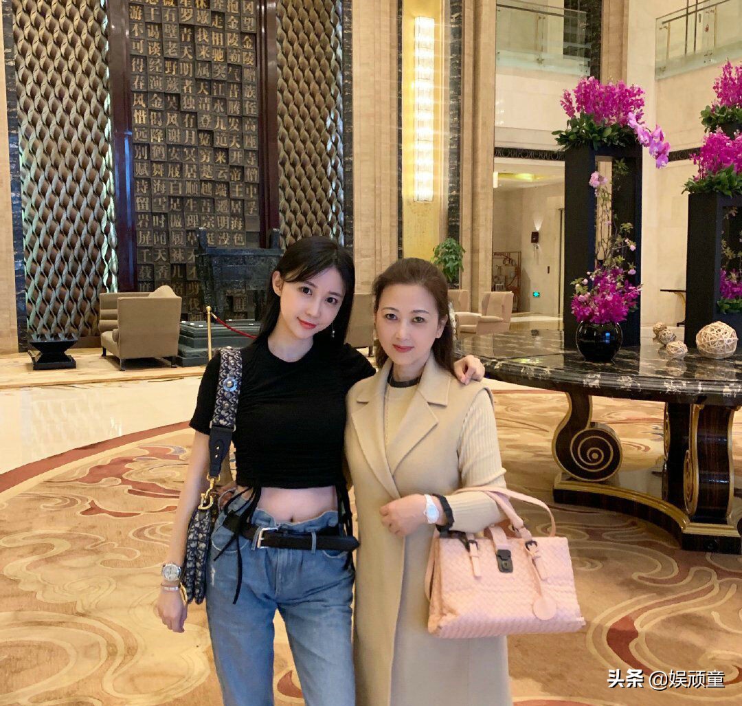 潘玮柏老婆有多壕！名牌包包、豪宅、飞机都有