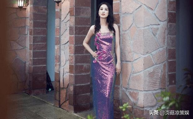 黄圣依高调亮相电影节，紫色印花长裙秀好曲线，嫁杨子是成功选择