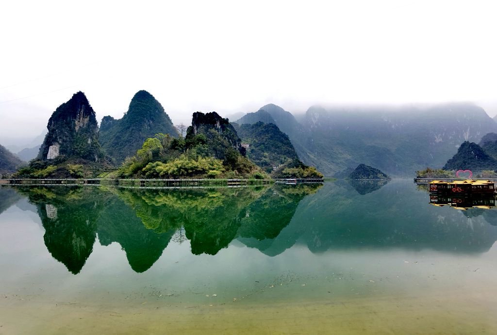 天阴不掩山水美(3)深山翡翠浩坤湖