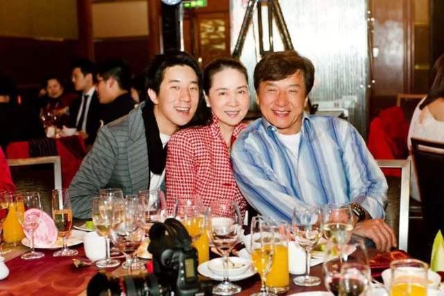 成龙方豪宅被开发商坑遭拍卖？公司回应：在诉讼阶段，有交易合约