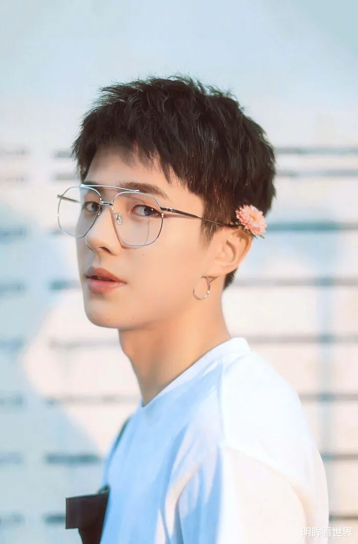 身高和样貌严重违和的明星：刘昊然竟然一米八