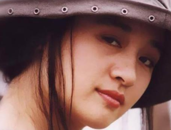 91版《雪山飞狐》的演员现状，一个成了富商，她