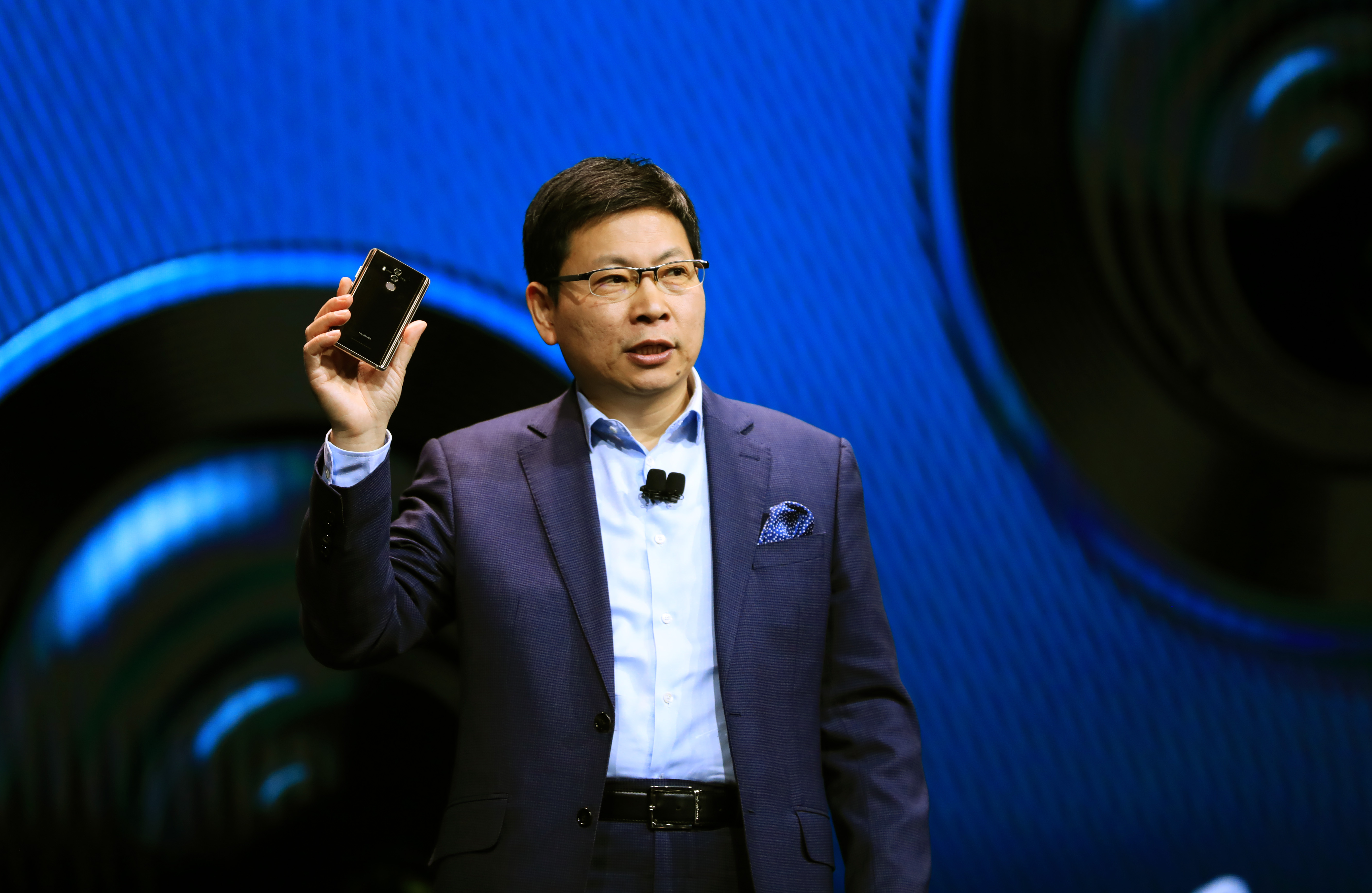 华为P50Pro+曝光：麒麟9000+200倍变焦+鸿蒙系统，拍照机皇诞生了