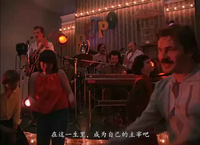 温柔的讽刺、含泪的笑,他才是真正的喜剧大师