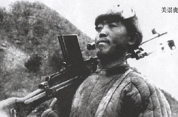战士违纪用枪打美军飞机，上级不敢处理，彭老总：连升三级