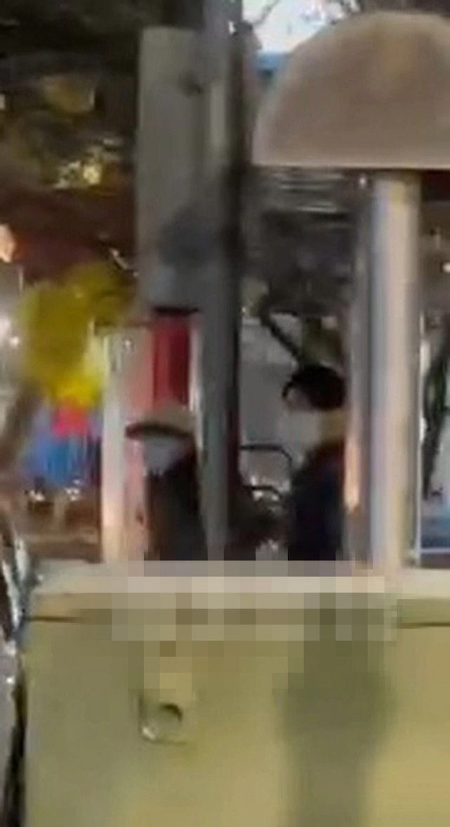 吳奇隆牽著劉詩詩台北街頭甜蜜約會，發現跟拍老公力爆發保護妻子