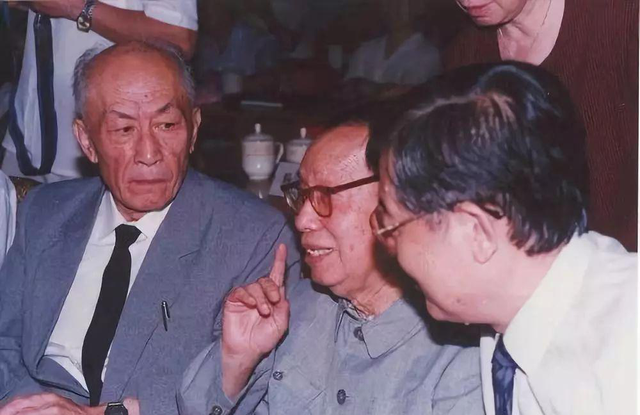 �ҹ��׿�ԭ�ӵ��Ա����䱳�����ֻ���Լ�֪�����Ͻ�֪����˵��ɶ