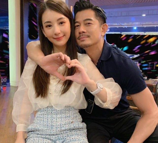 宠妻狂魔！郭富城陪老婆逛街，方媛晒夫妻俩与猫咪合照大秀恩爱