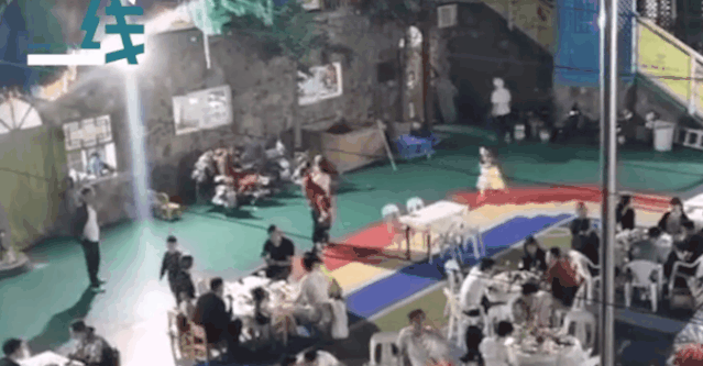 幼儿园临时转行卖烧烤自救，结果生意火爆…网