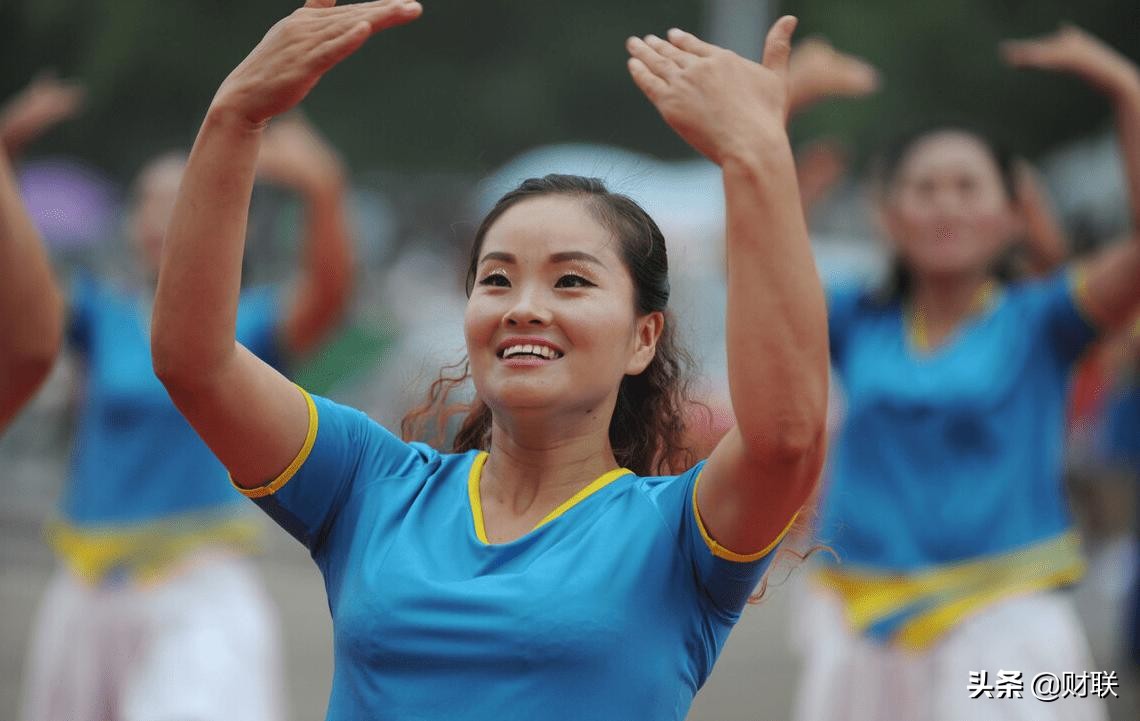 又一“灰色”生意兴起，赚钱都靠“哄”人，有从业者月收高达3万