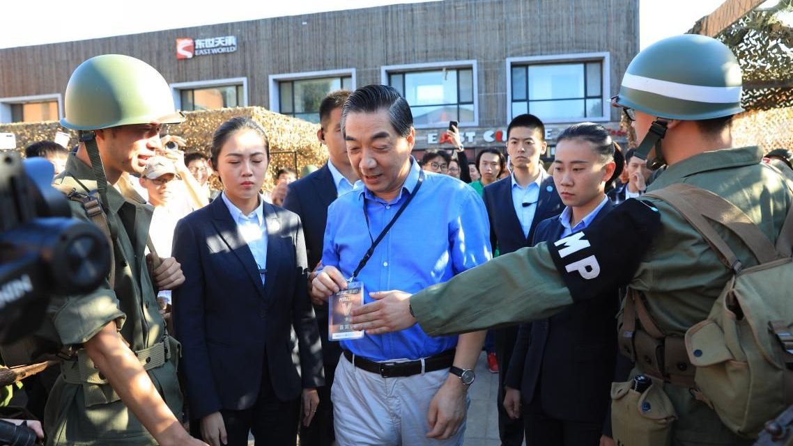 局座张召忠，军事战略学博士研究生导师，退休后享什么待遇？