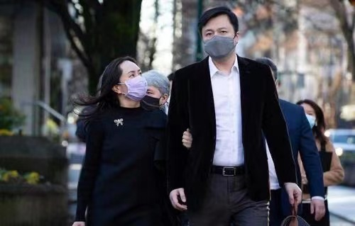 孟晚舟夫妇再同框！老公西装革履气质佳，默默