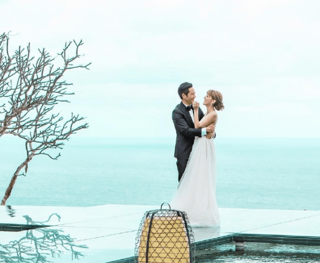 陈凯琳晒亲子时光，郑嘉颖掌镜拍下三代同堂合照，俩儿子颜值超高