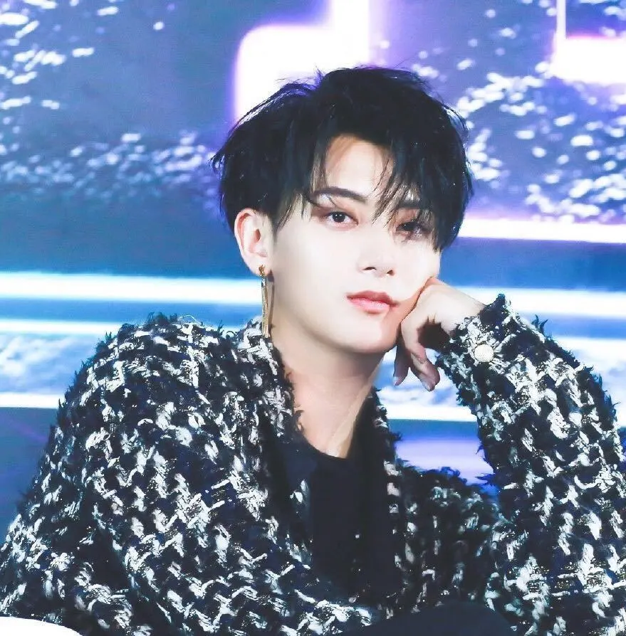 吴亦凡、鹿晗、黄子韬退队后，EXO组合的状况到