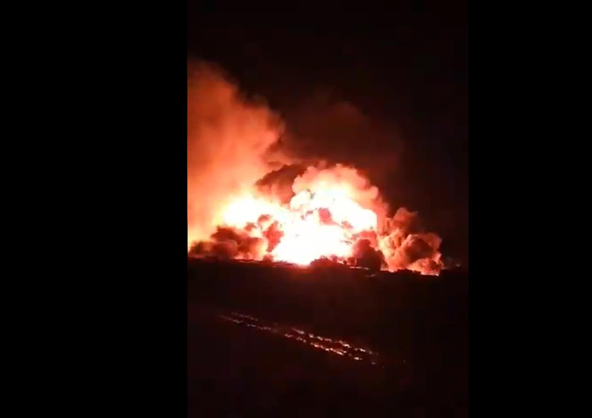 叙军弹道导弹立功！一发干掉上百辆油罐车，土