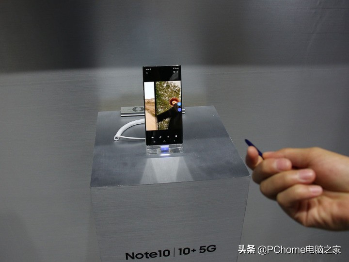 5G机皇7999元 三星Galaxy Note 10系列产品公布