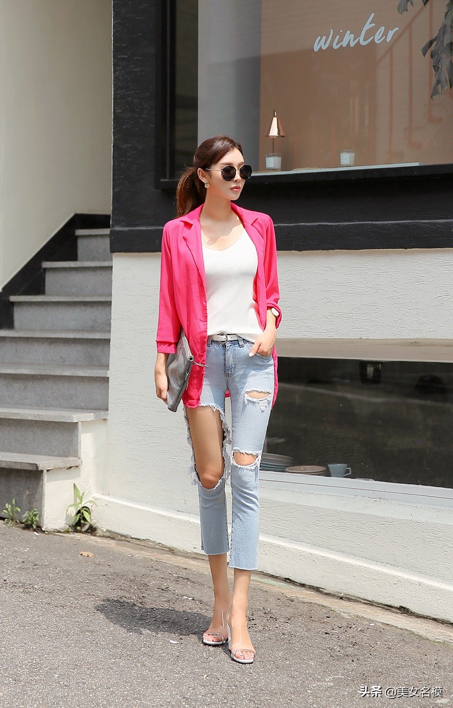 背心破洞牛仔褲，女孩子的穿搭就是這麼簡單