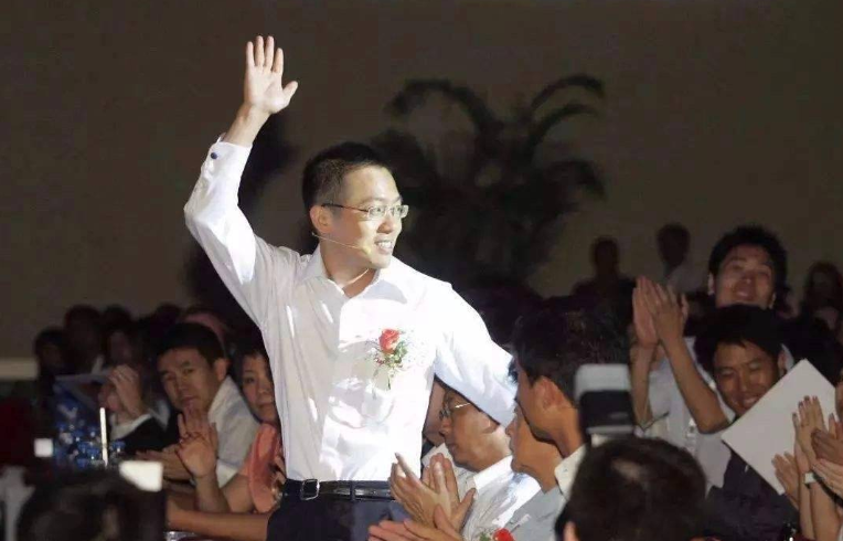 华为尝试内部创业，却被“叛徒”钻了空子！任正非无奈付出17亿