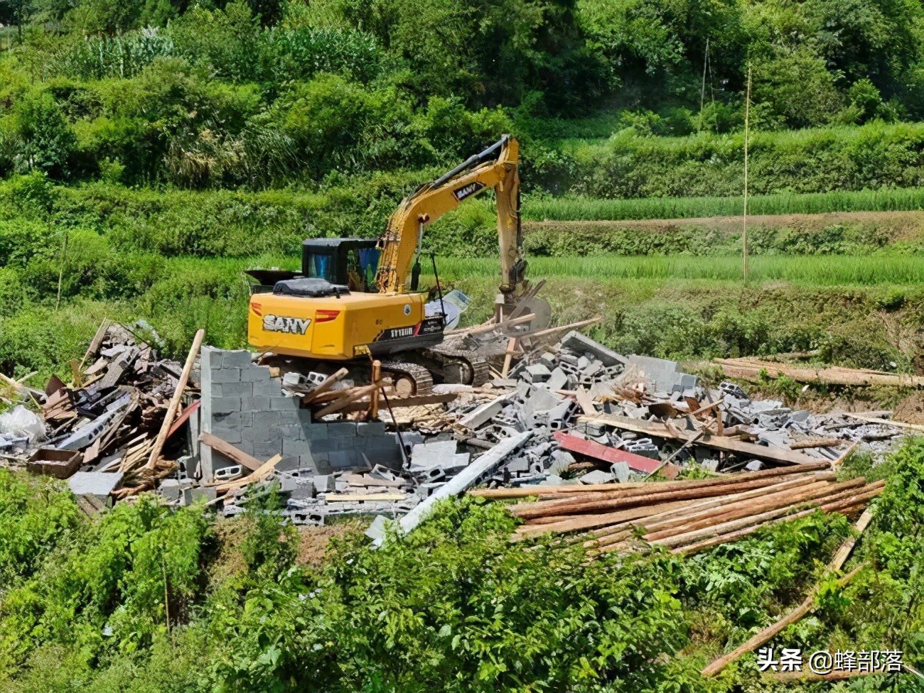 9月土地新规落地，已经占用耕地建房的会被拆吗？分3种情况解决