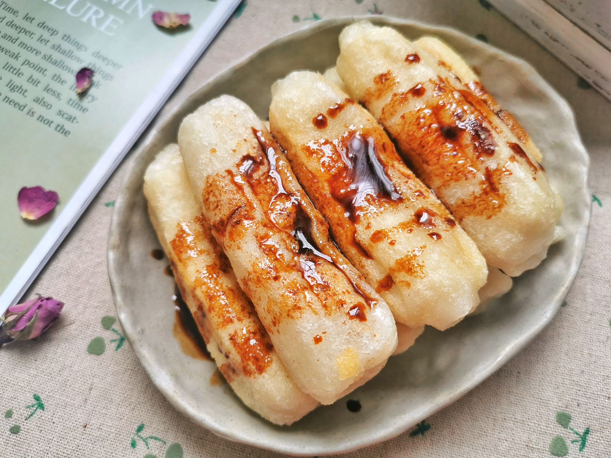 家裡有糯米粉的，試試做手工糍粑，淋上紅糖汁，比火鍋店的都好吃