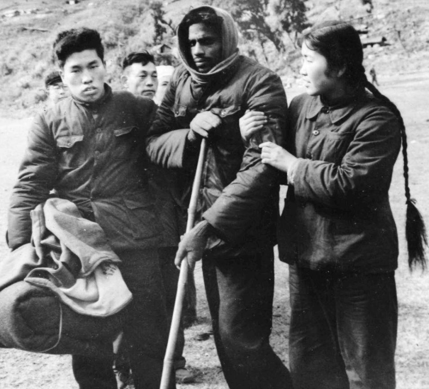 中国为印度受伤士兵治疗：网友担心农夫与蛇，其实我们赚大了