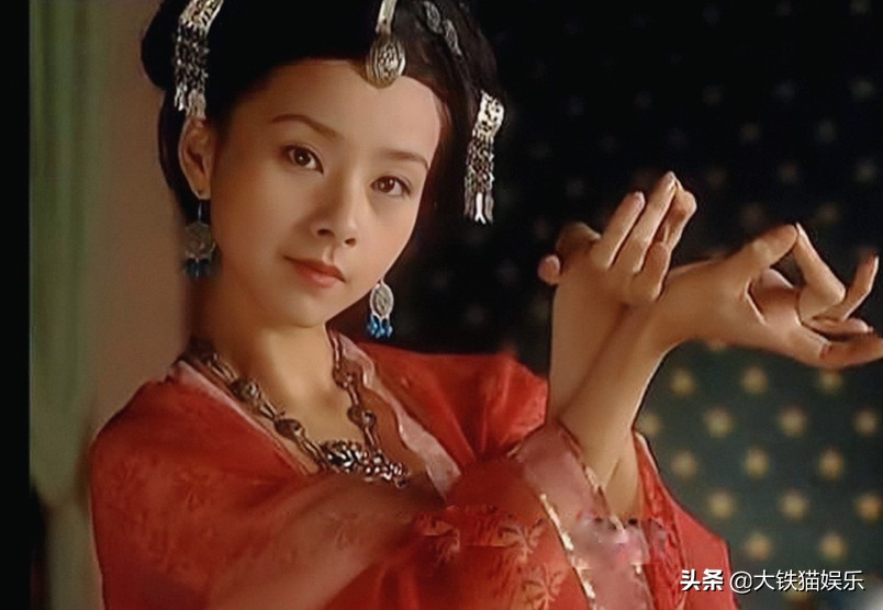 嘴歪也好看的女星，只服这5位，难怪于正说所有美人嘴都是歪的