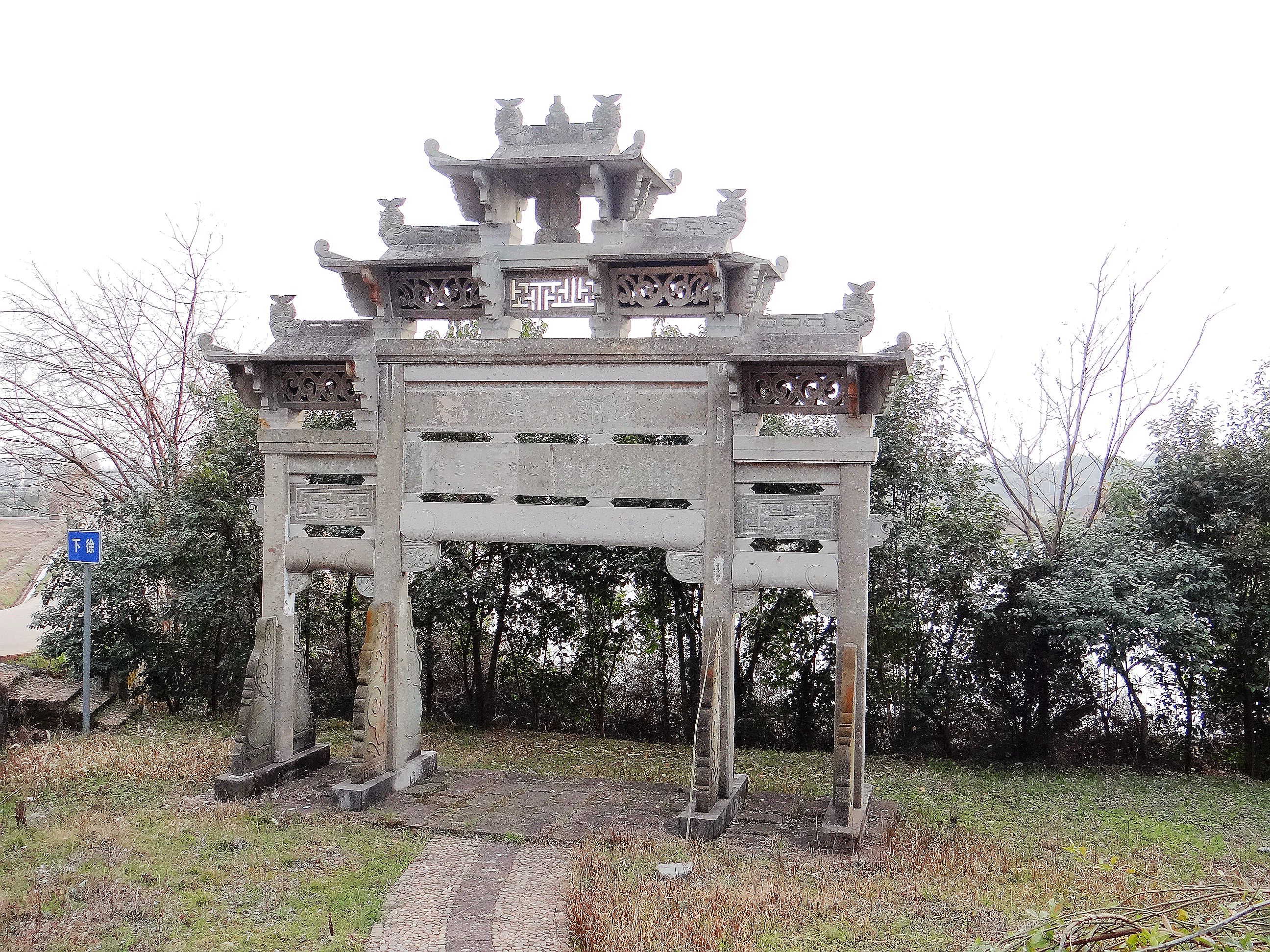 诸葛八卦村构建神奇，后世子孙多以医药为业，这是为了什么原因？