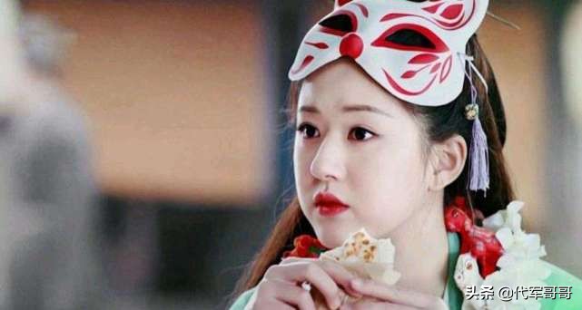 她是娃娃脸美女，演《传闻中的陈芊芊》走红，如今21岁成网剧一姐